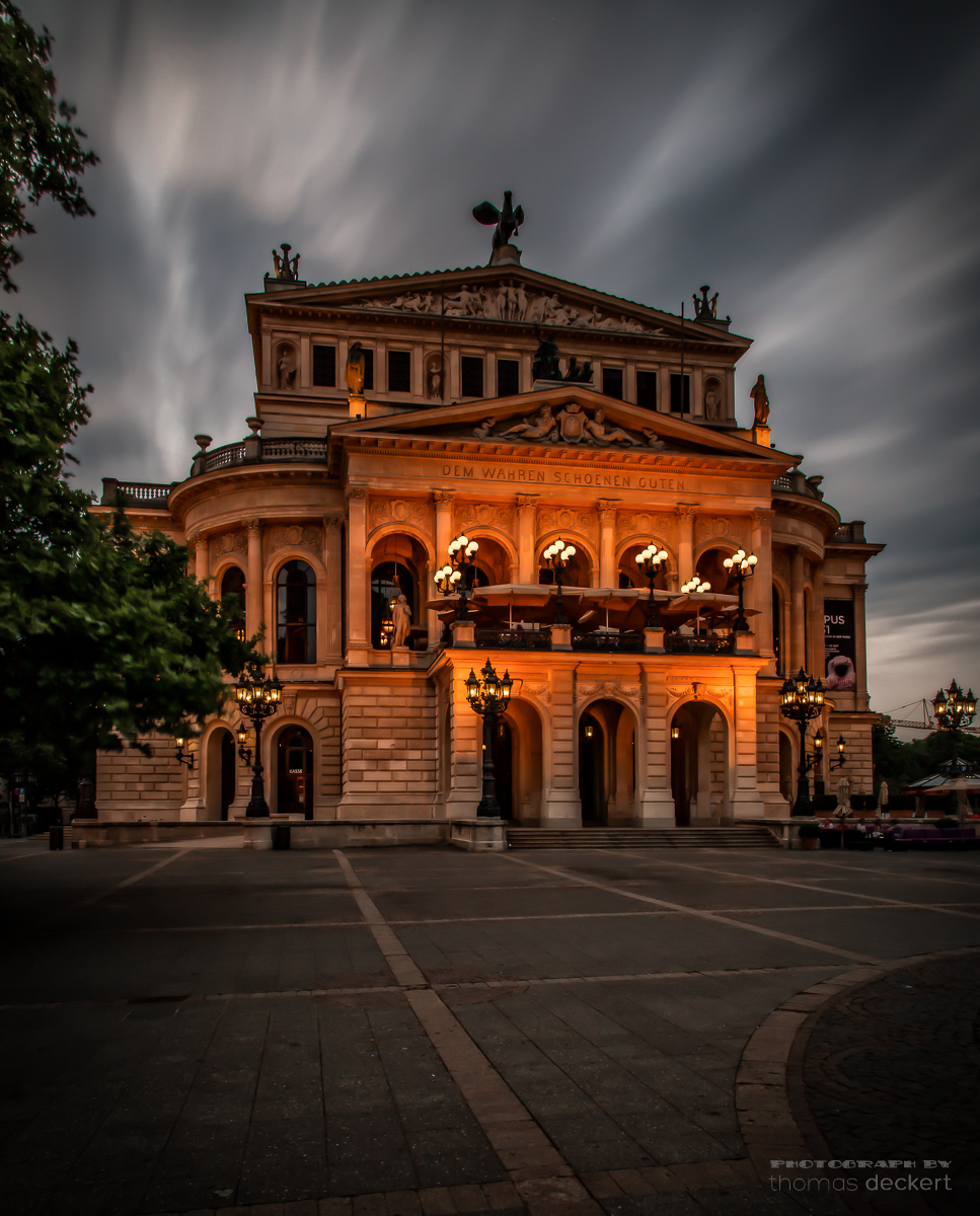 Frankfurt, Alte Oper, Langzeitaufnahme 120 Sek.