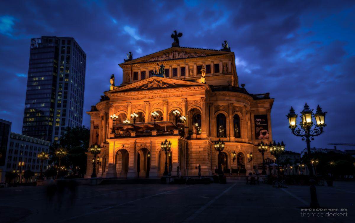 Frankfurt, Alte Oper und Opernturm, Langzeitaufnahme 8 Sek.