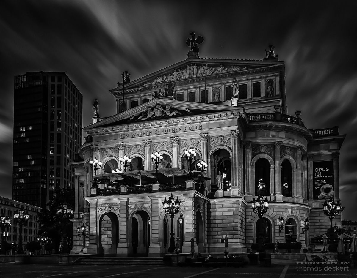 Frankfurt, Alte Oper und Opernturm, Langzeitaufnahme 120 Sek.